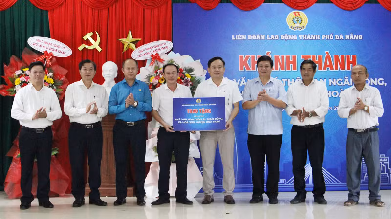 Bàn giao công trình Nhà văn hoá cho địa phương Bàn giao công trình Nhà văn hoá cho địa phương