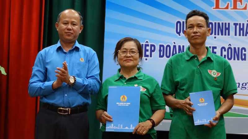 Ban chấp hành nghiệp đoàn lái xe công nghệ Grab thành phố Đà Nẵng ra mắt.