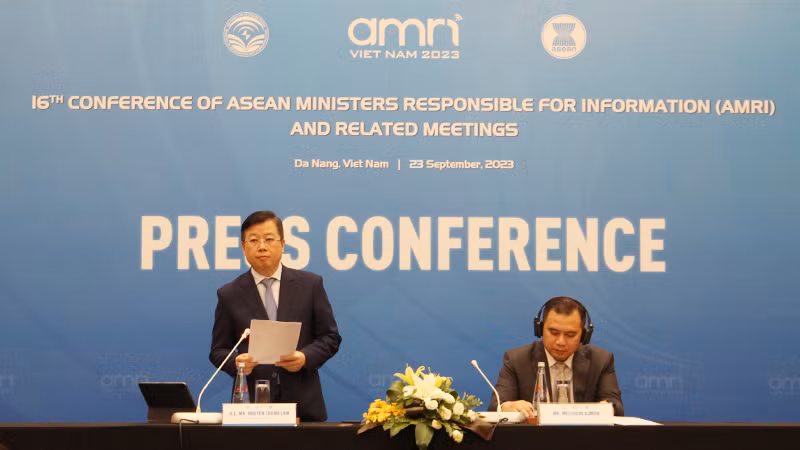 Thứ trưởng Thông tin và Truyền thông Nguyễn Thanh Lâm thông báo các kết quả.