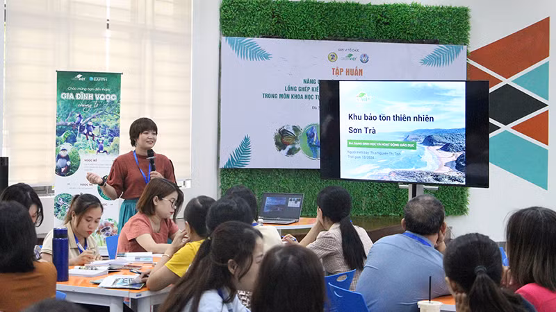 Các giáo viên tham gia tập huấn.