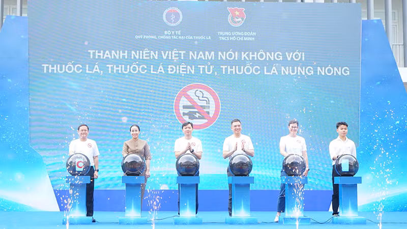 Đại biểu thực hiện nghi thức khai mạc.