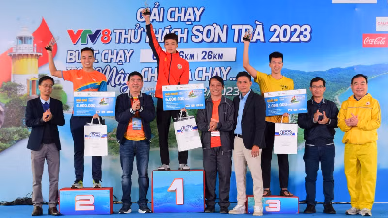 Trao giải cho nội dung 26km dành cho nam.