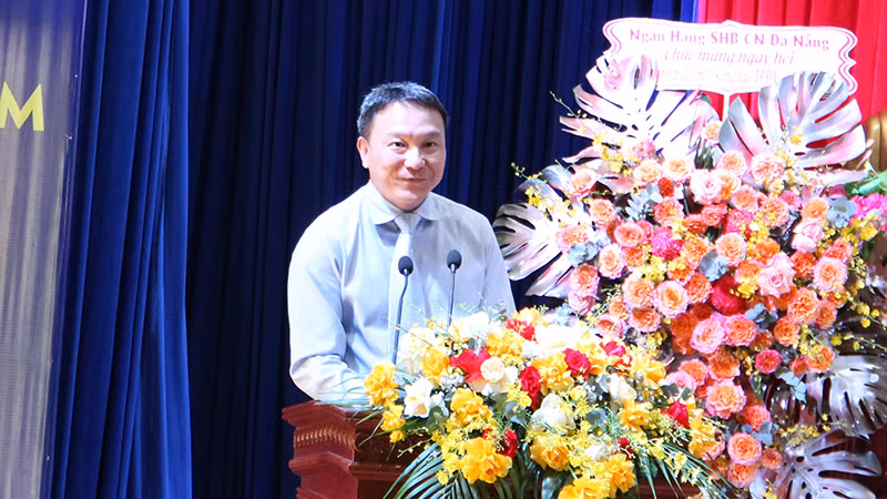 Ông James Tan - Quản lý đối tác Quest Ventures giới thiệu về Không gian đổi mới sáng tạo Đà Nẵng-Singapore.