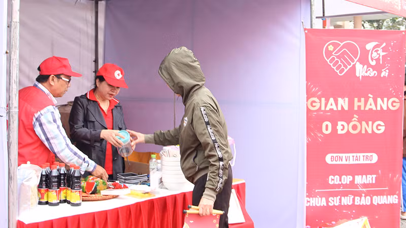 Chợ còn có gian hàng 0 đồng.