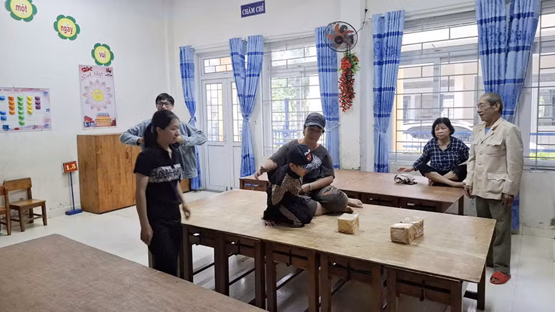 Hộ dân ở những vùng xung yếu được di dời về nơi an toàn.