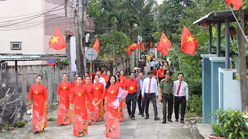 Đường cờ Tổ quốc rực rỡ