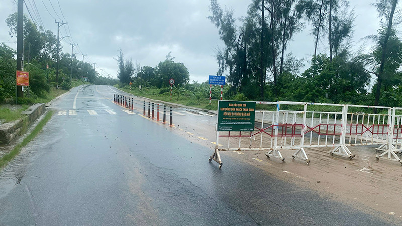 Các phương tiện không lưu thông lên bán đảo Sơn Trà đến khi có thông báo mới.