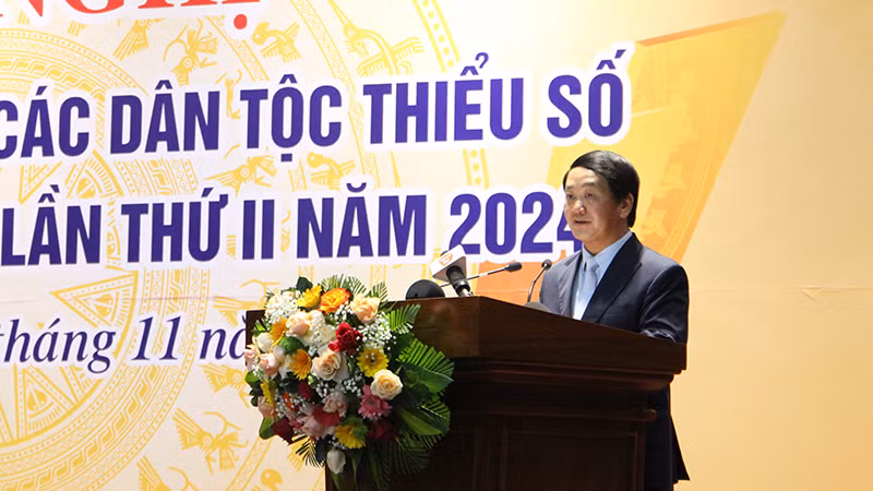 Ủy viên Ban Chấp hành Trung ương Đảng, Bộ trưởng, Chủ nhiệm Ủy ban Dân tộc Hầu A Lềnh phát biểu tại Hội nghị.