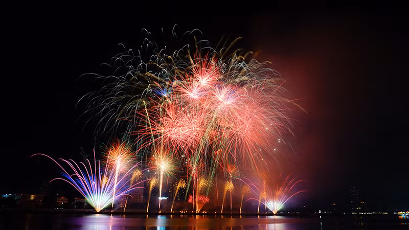 Đội Canada mở màn cho đêm thi pháo hoa thứ 2