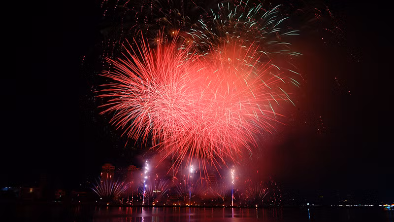 Canada mở màn đêm thi với các vũ điệu ánh sáng đầy mê hoặc và ảo diệu