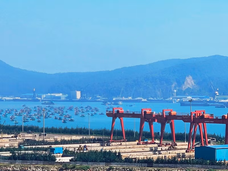 Thi công kết cấu cảng biển ở Nghi Sơn.