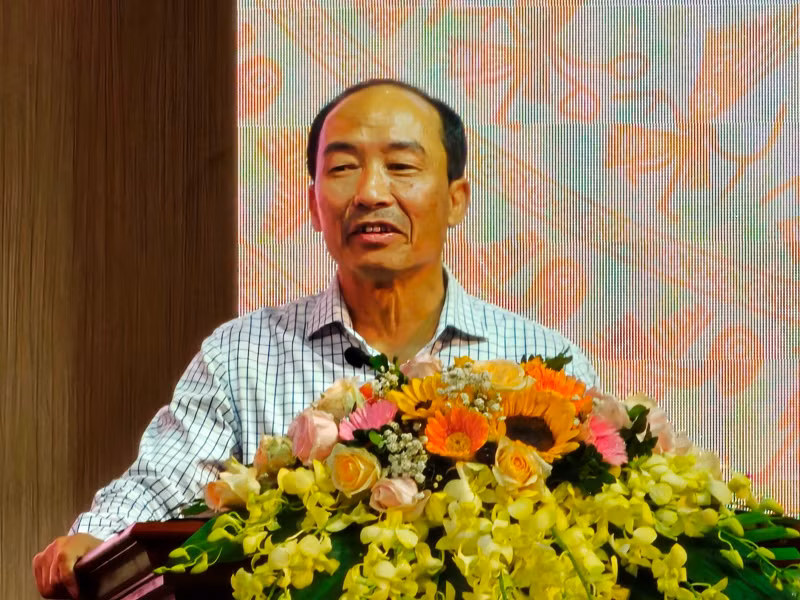 Phó Chủ tịch Thường trực Hội đồng nhân dân tỉnh Thanh Hóa phát biểu tại hội nghị.