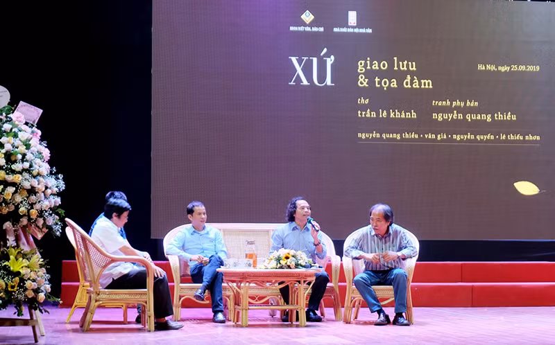 Giao lưu và tọa đàm thơ Trần Lê Khánh.