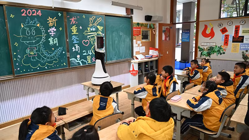 AI được đưa vào giảng dạy tại nhiều trường phổ thông ở Trung Quốc. Ảnh | Chinaminute