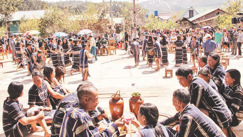 Ngày hội nơi buôn làng Kơ Ho giữa núi rừng nam Tây Nguyên. 