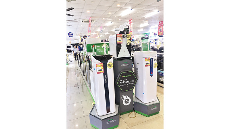 Máy lọc nước ion kiềm được nhiều người tiêu dùng lựa chọn với niềm tin có lợi cho sức khỏe.
