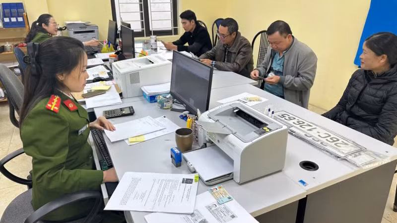 Công an phường Mộc Sơn (thị xã Mộc Châu, Sơn La) nêu cao tinh thần phục vụ nhân dân.