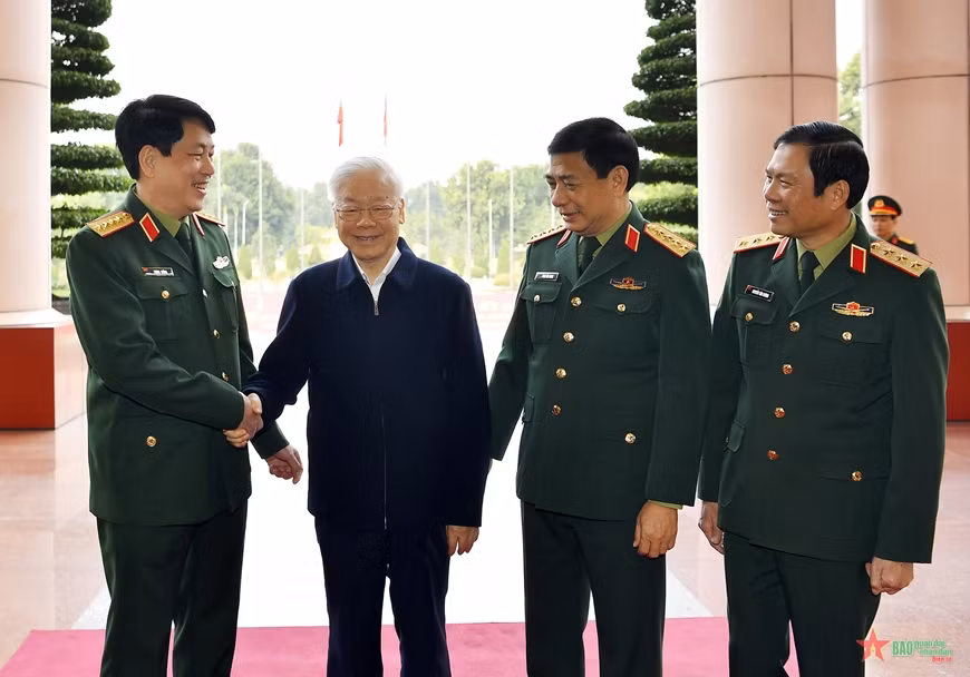 Lãnh đạo Quân ủy Trung ương, Bộ Quốc phòng đón Tổng Bí thư Nguyễn Phú Trọng dự Hội nghị lần thứ tám, Quân ủy Trung ương nhiệm kỳ 2020-2025. Ảnh chụp ngày 25-12-2023. Ảnh TUẤN HUY