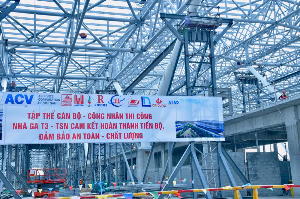 Công trường xây dựng Nhà ga hành khách T3 Cảng hàng không quốc tế Tân Sơn Nhất.