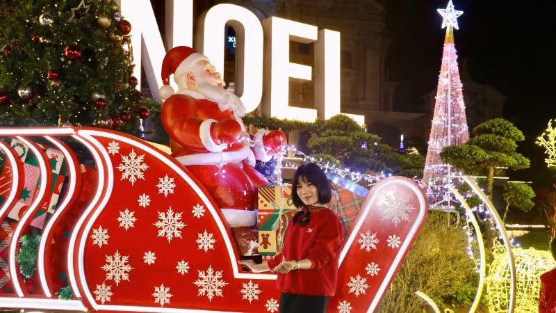 Tiết trời se se lạnh của mùa Giáng sinh năm nay, có lẽ càng tạo thêm không khí phấn khởi, rộn ràng và nhộn nhịp.
