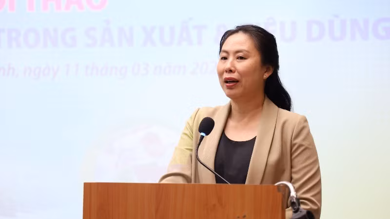 Bà Hồ Thị Quyên, Phó Giám đốc Trung tâm Xúc tiến Thương mại và Đầu tư Thành phố Hồ Chí Minh phát biểu tại hội thảo.