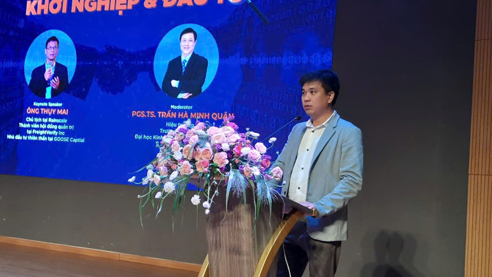 Phó Giáo sư, Tiến sĩ Bùi Quang Hùng, Phó Giám đốc Đại học Kinh tế Thành phố Hồ Chí Minh phát biểu. Phó Giáo sư, Tiến sĩ Bùi Quang Hùng, Phó Giám đốc Đại học Kinh tế Thành phố Hồ Chí Minh phát biểu.