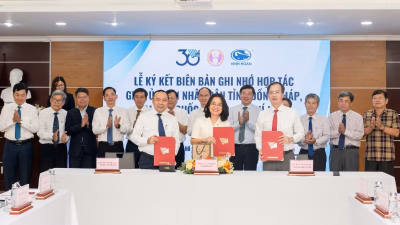 Đại học Quốc gia Thành phố Hồ Chí Minh, tỉnh Đồng Tháp và Công ty cổ phần Vĩnh Hoàn ký kết Biên bản ghi nhớ hợp tác.