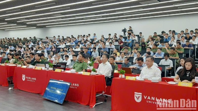 Các đại biểu tham dự buổi tập huấn. Các đại biểu tham dự buổi tập huấn.