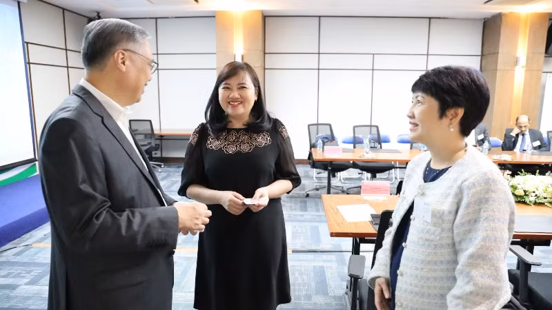 Các đại biểu đang trao đổi về những cơ hội từ chính sách thương mại mới của Hoa Kỳ.