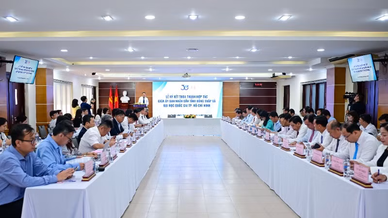 Quang cảnh buổi ký kết.