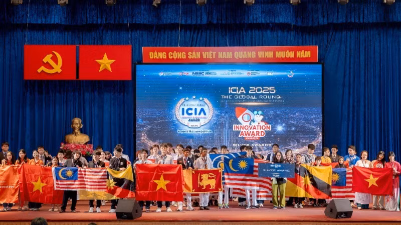 Các đội nhận Giải thưởng Innovation Award.