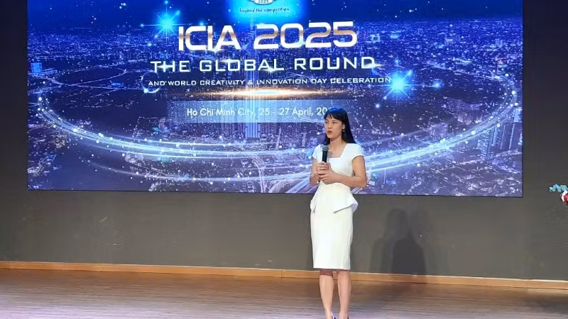 Phó Giáo sư, Tiến sĩ Trịnh Thùy Anh, Phó hiệu trưởng Trường Công nghệ và Thiết kế UEH phát biểu tại lễ khai mạc. Phó Giáo sư, Tiến sĩ Trịnh Thùy Anh, Phó hiệu trưởng Trường Công nghệ và Thiết kế UEH phát biểu tại lễ khai mạc.