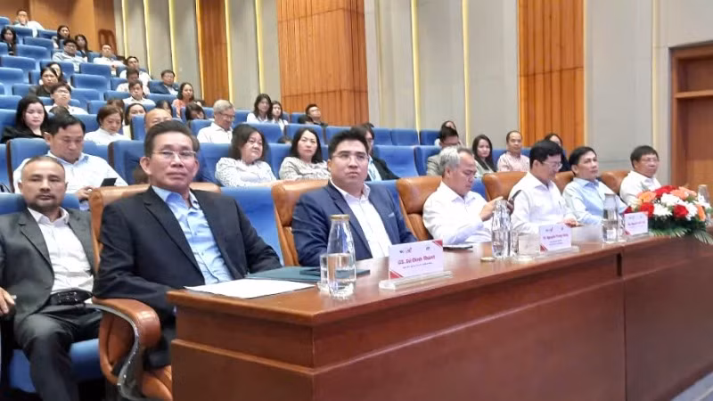 Các đại biểu tham dự hội nghị.