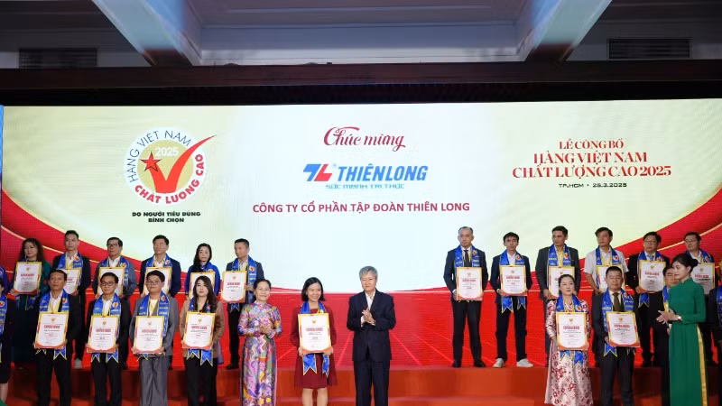 Các doanh nghiệp được vinh danh đạt danh hiệu hàng Việt Nam chất lượng cao.