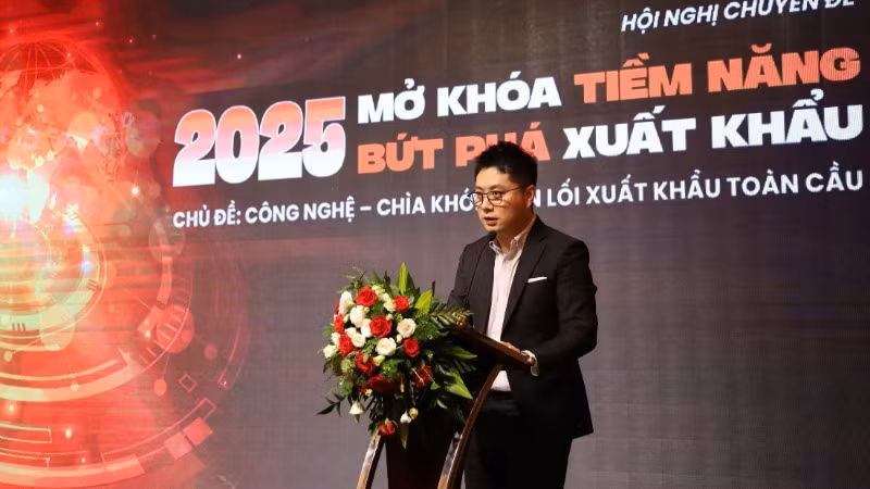 Ông Young Liu, Giám đốc quốc gia Alibaba.com Việt Nam, phát biểu tại hội nghị.