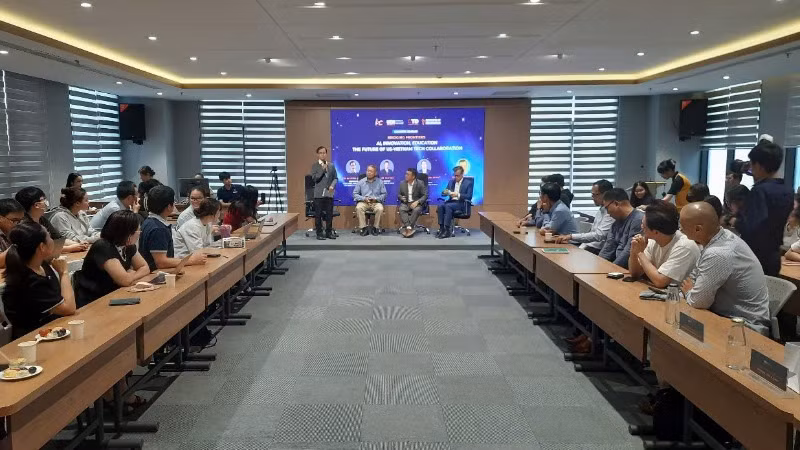 Quang cảnh tọa đàm.