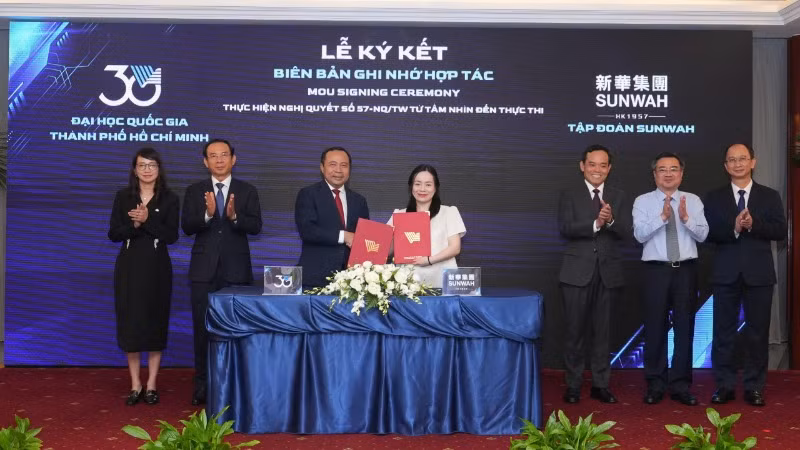Đại học quốc gia Thành phố Hồ Chí Minh ký kết hợp tác với doanh nghiệp.