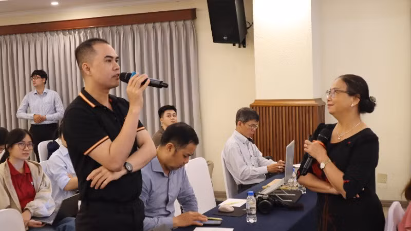 Đại biểu dự hội thảo tham vấn các chuyên gia để sản xuất bảo đảm an toàn thực phẩm.