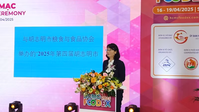 Phó Chủ tịch Ủy ban nhân dân Thành phố Hồ Chí Minh Trần Thị Diệu Thúy phát biểu tại triển lãm.