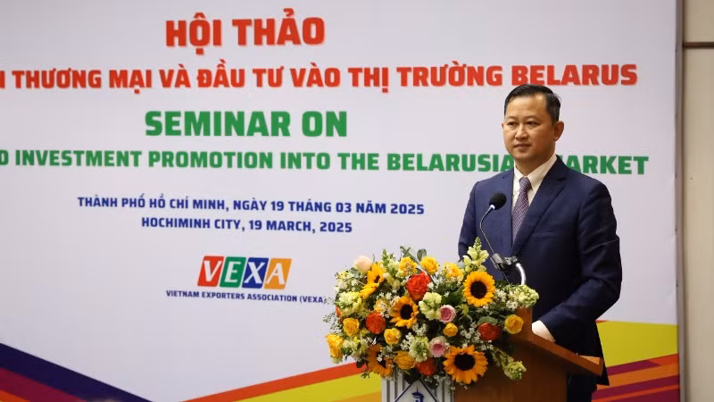 Ông Trần Phú Lữ, Giám đốc Trung tâm Xúc tiến Thương mại và Đầu tư Thành phố Hồ Chí Minh phát biểu tại hội thảo.