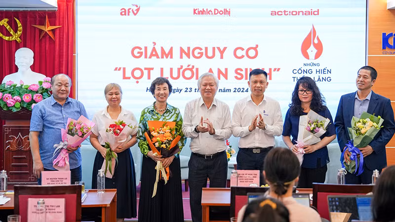 Các đại biểu tham dự tọa đàm. (Ảnh: KHÁNH HUY)