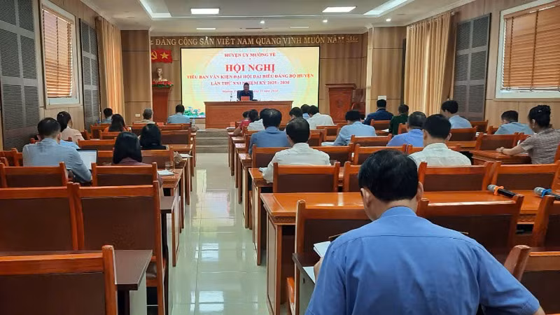 Huyện ủy Mường Tè tổ chức họp Tiểu ban Văn kiện Đại hội.