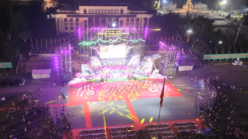 Chương trình nghệ thuật chào mừng tại đêm khai mạc.