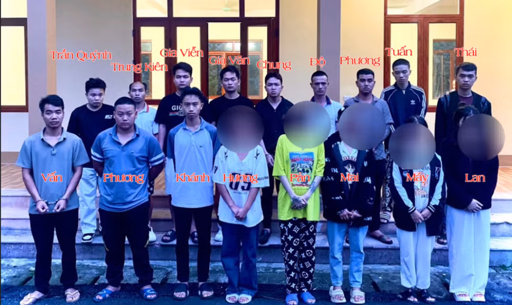 Nhóm đối tượng tổ chức và thực hiện truyền bá văn hóa đồi trụy trên không gian mạng.