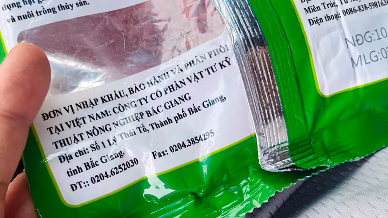 Người dân gọi vào số điện thoại in trên bao bì giống của Công ty Cổ phần vật tư kỹ thuật nông nghiệp Bắc Giang thì được thông báo là "số điện thoại này không đúng, vui lòng kiểm tra lại".