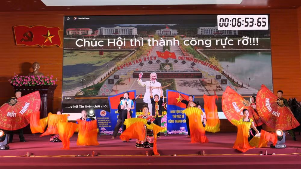 Cuộc thi thu hút sự tham gia của gần 7.500 người tham gia ở tất cả các cấp.