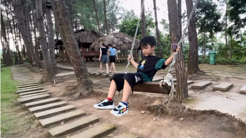 Khu du lịch Đồi Thông thuộc Khu 7, thị trấn Than Uyên là điểm đến mới được đầu tư.