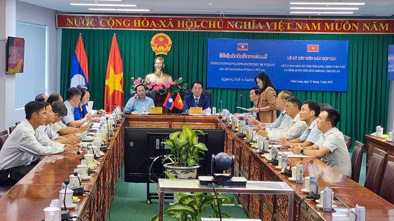 Quang cảnh buổi ký kết vào chiều 11/7.