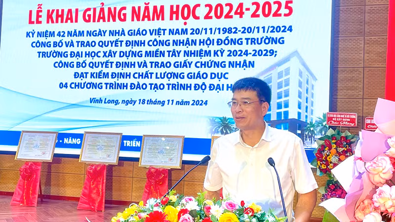 Thứ trưởng Xây dựng Phạm Minh Hà phát biểu tại buổi lễ.