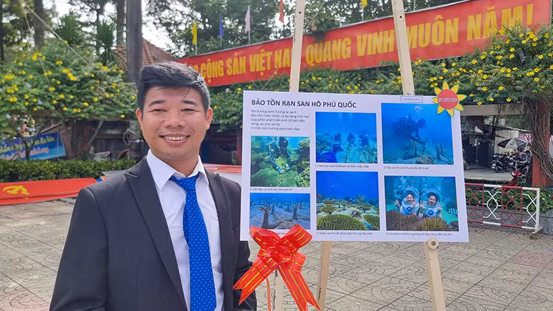 Tác giả và tác phẩm đạt giải Nhất thể loại ảnh màu “Bảo tồn rạn san hô” của tác giả Trương Phú Quốc (tỉnh Kiên Giang).